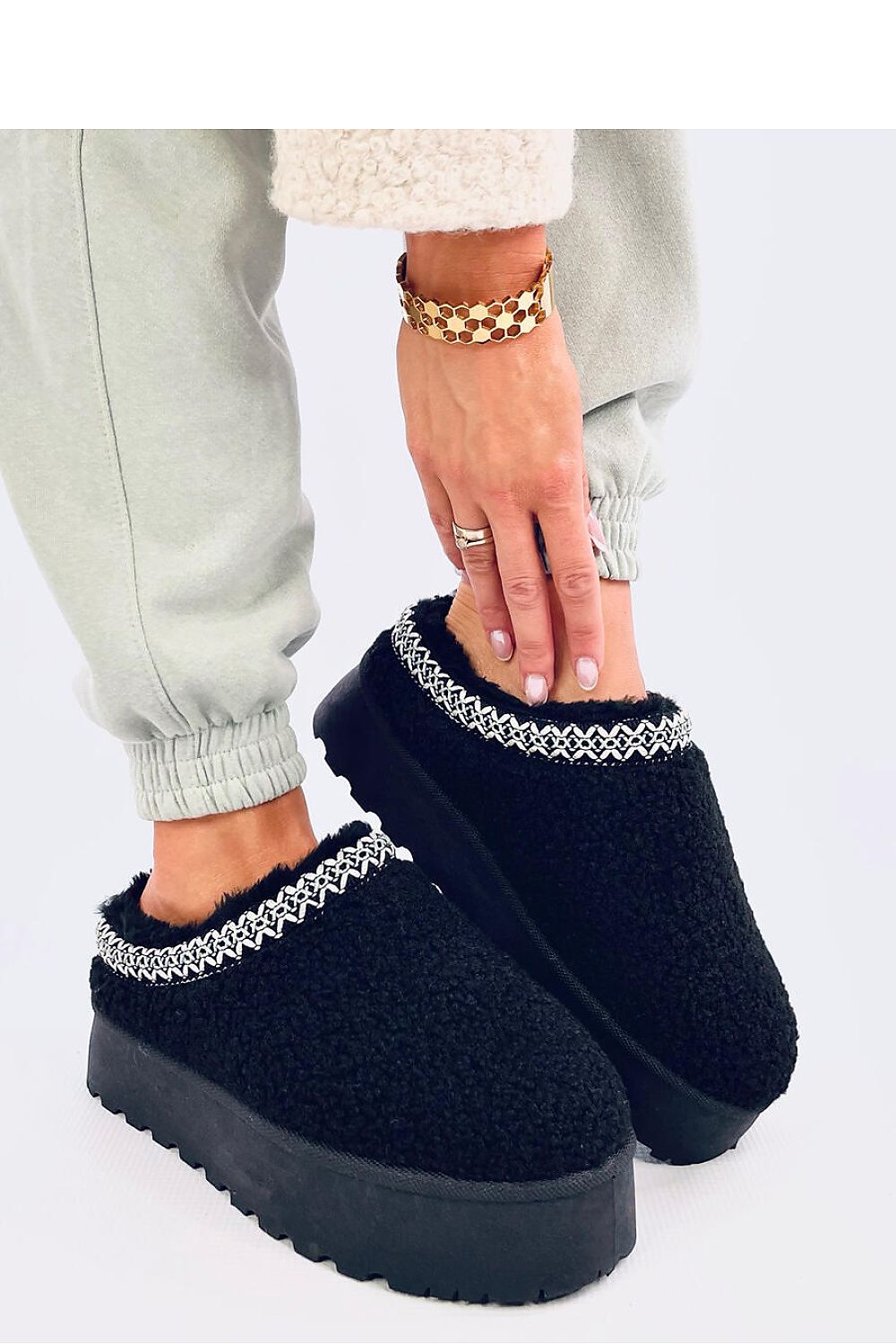  Slippers model 200758 Inello 