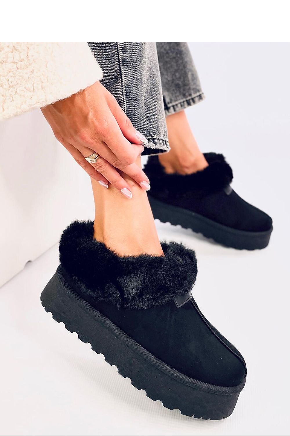  Slippers model 200761 Inello 