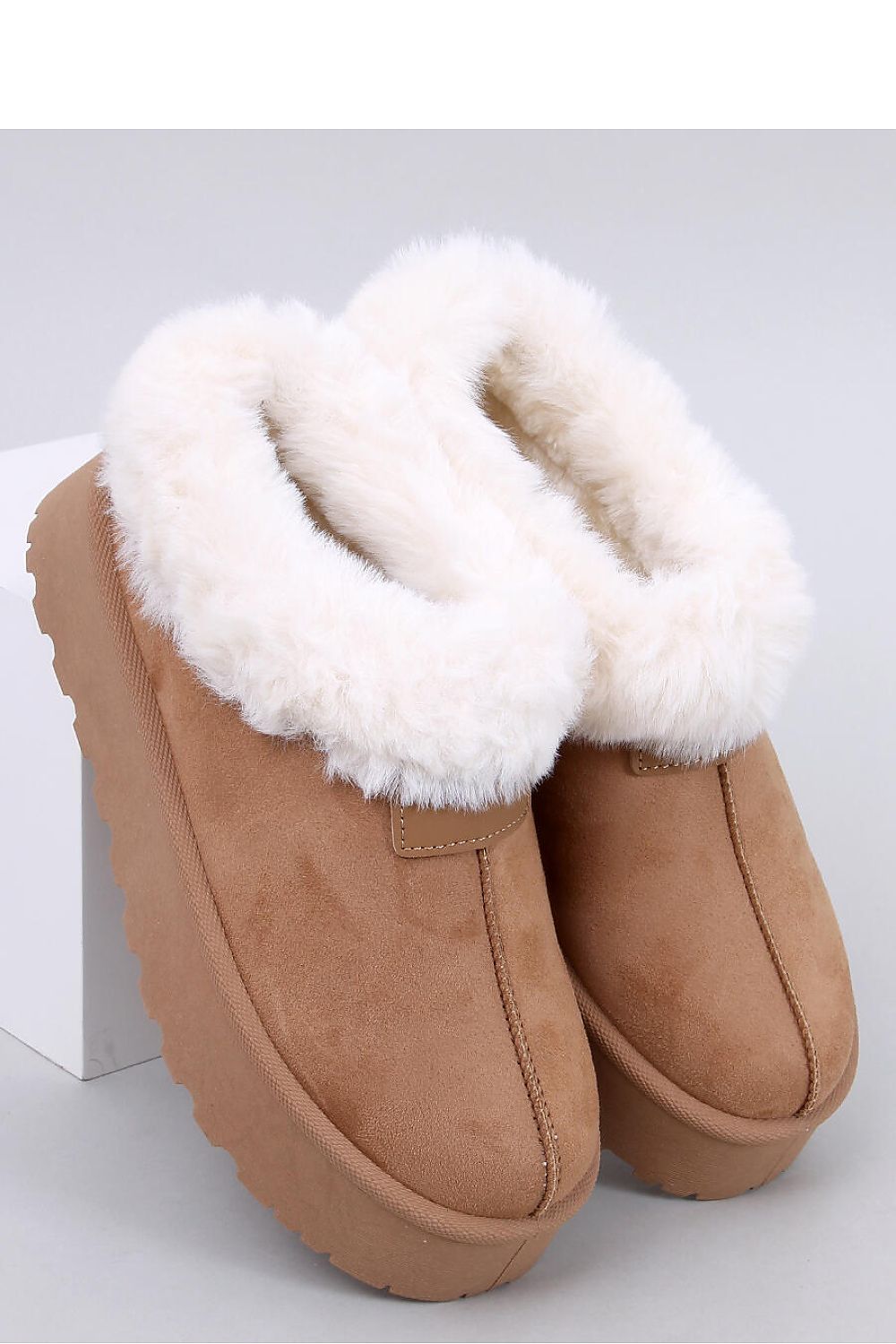  Slippers model 200763 Inello 