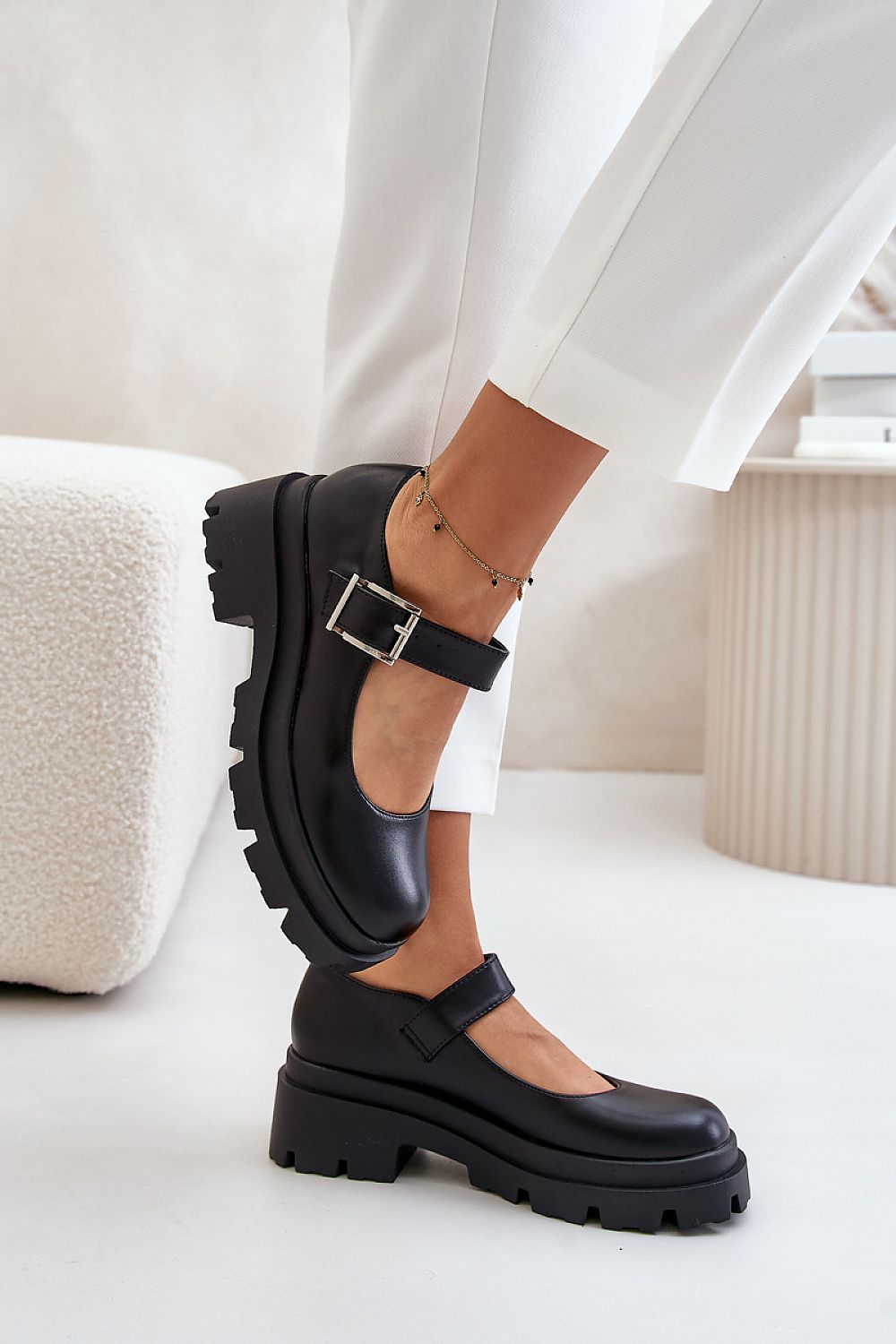  Low Shoes model 201029 Step in style 