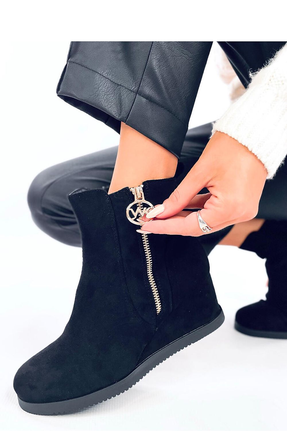  Buskin boots model 201392 Inello 