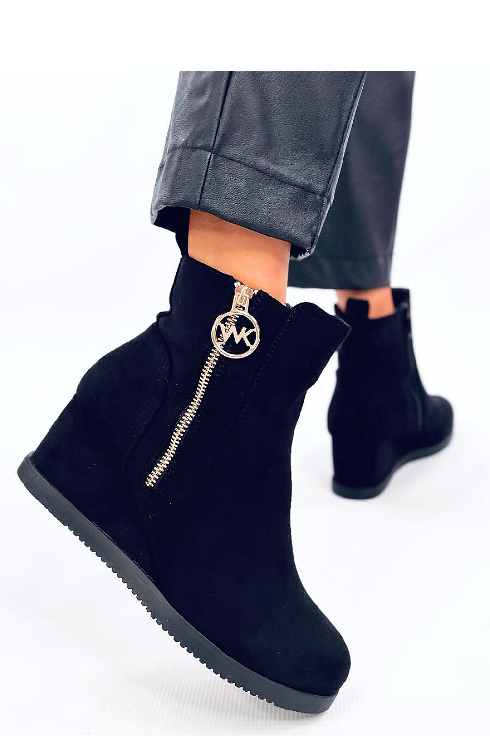  Buskin boots model 201392 Inello 