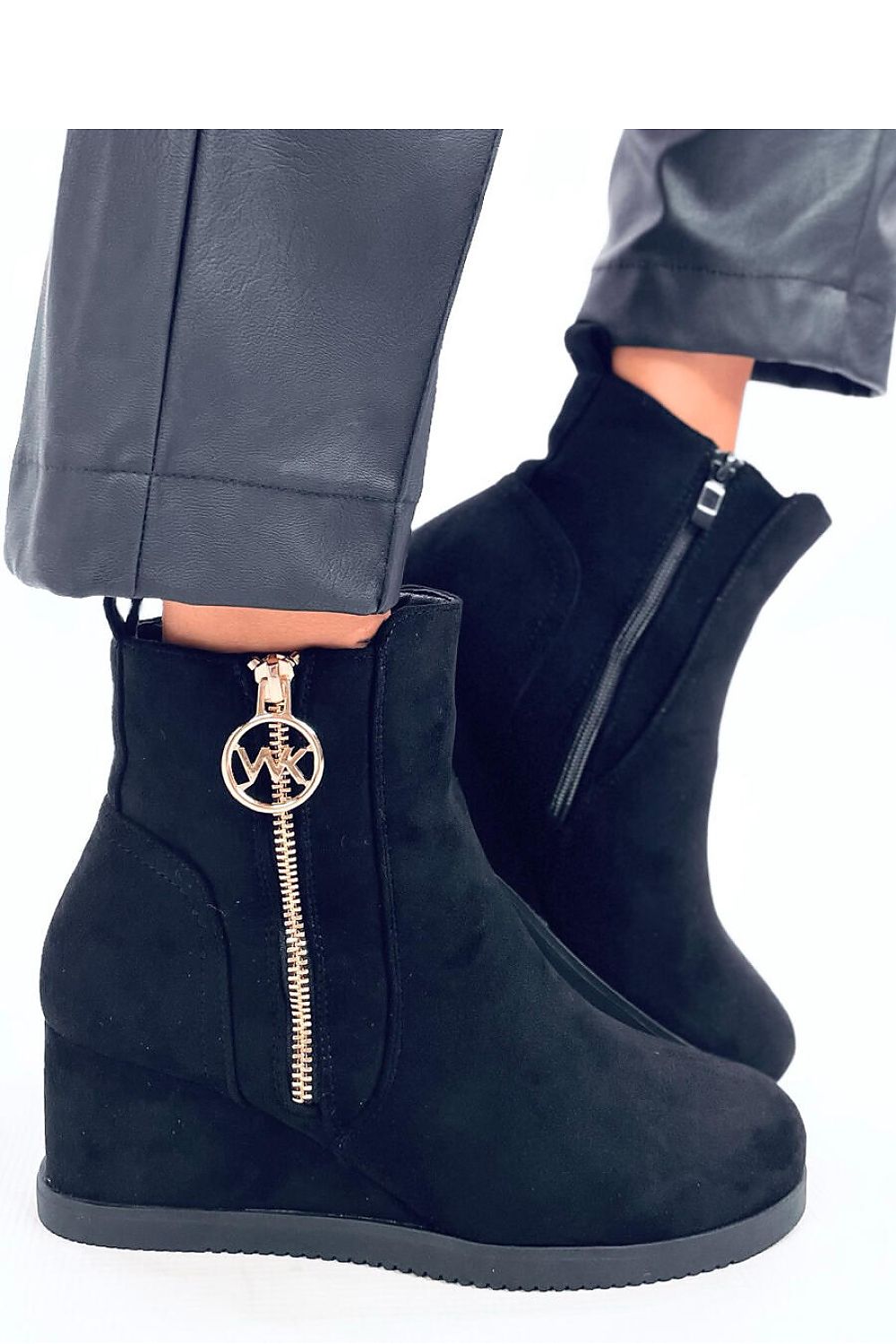  Buskin boots model 201392 Inello 