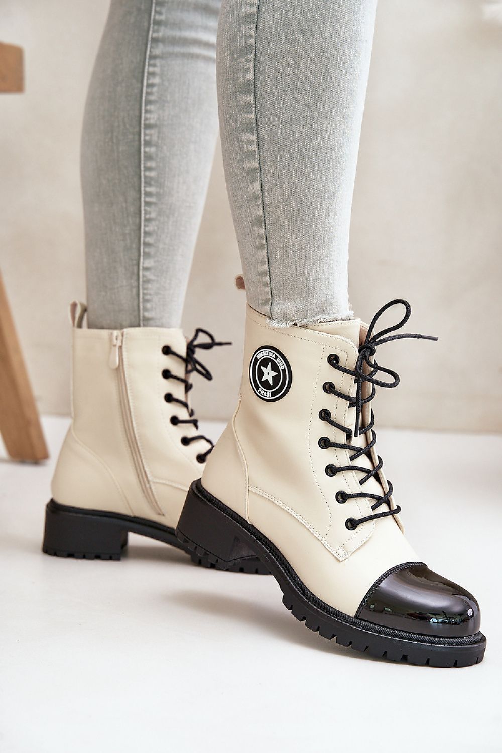  Bootie model 201748 Step in style 