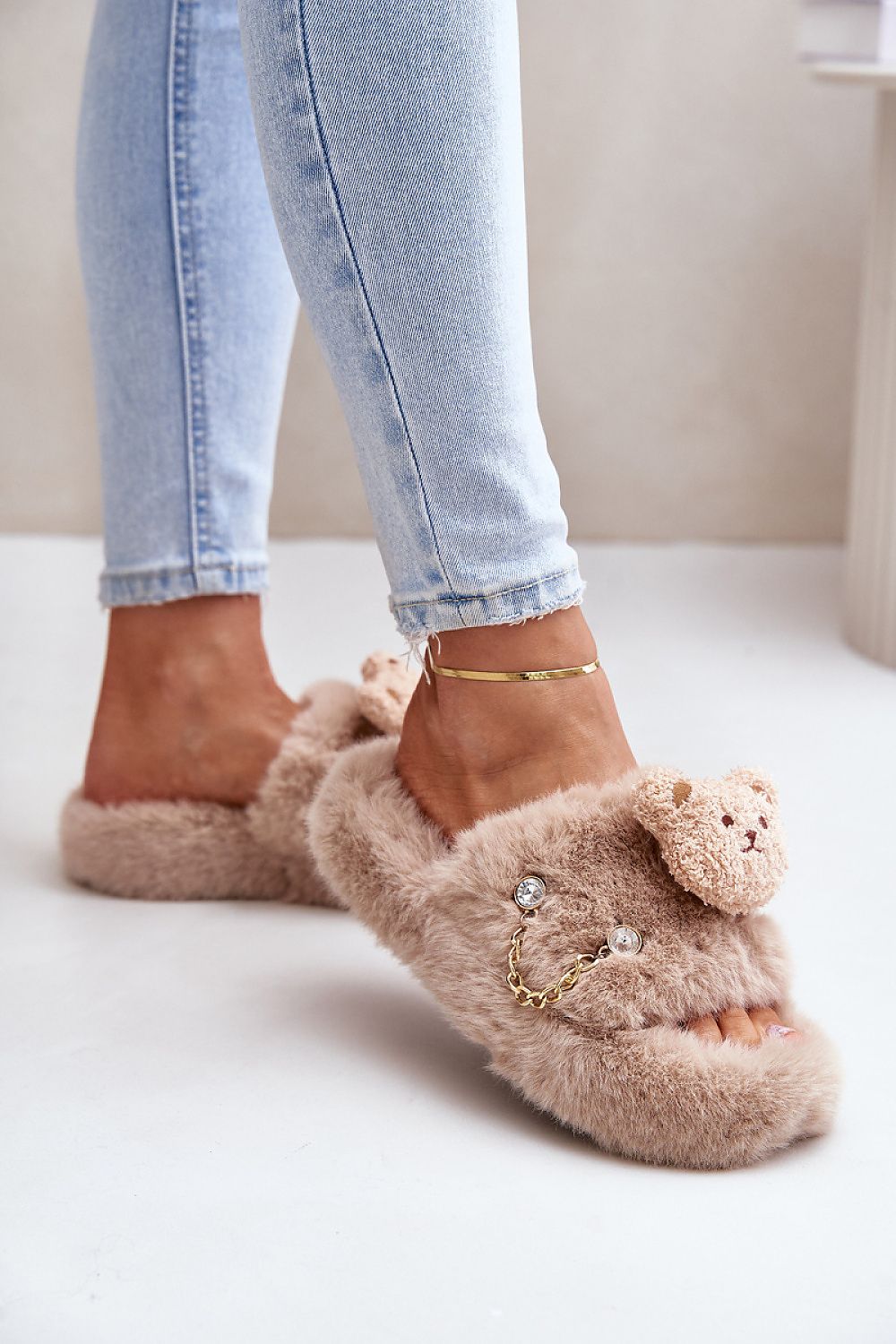  Slippers model 202174 Step in style 