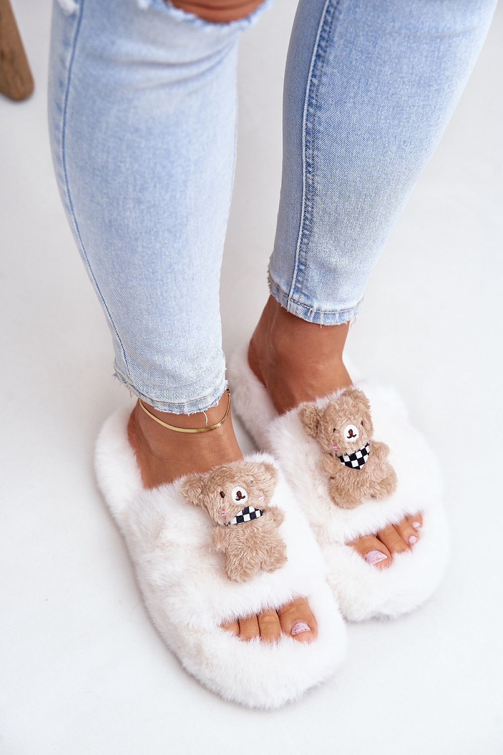  Slippers model 202176 Step in style 