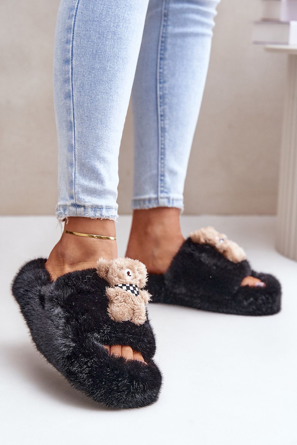  Slippers model 202177 Step in style 