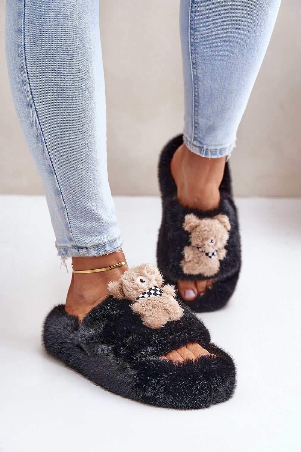 Slippers model 202177 Step in style 