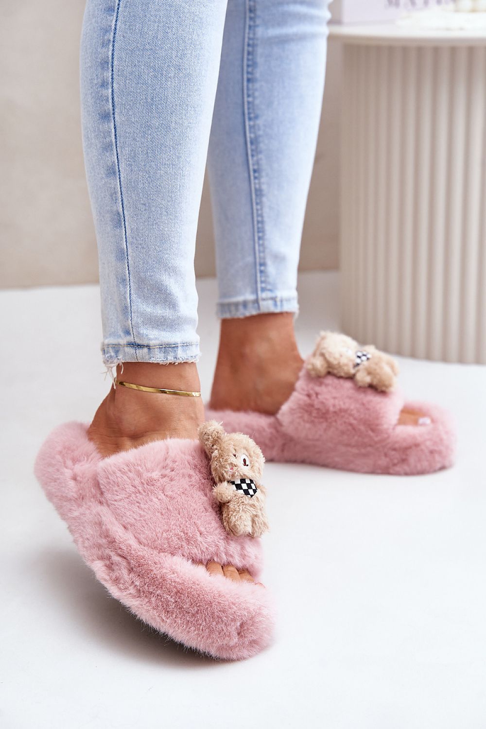  Slippers model 202179 Step in style 