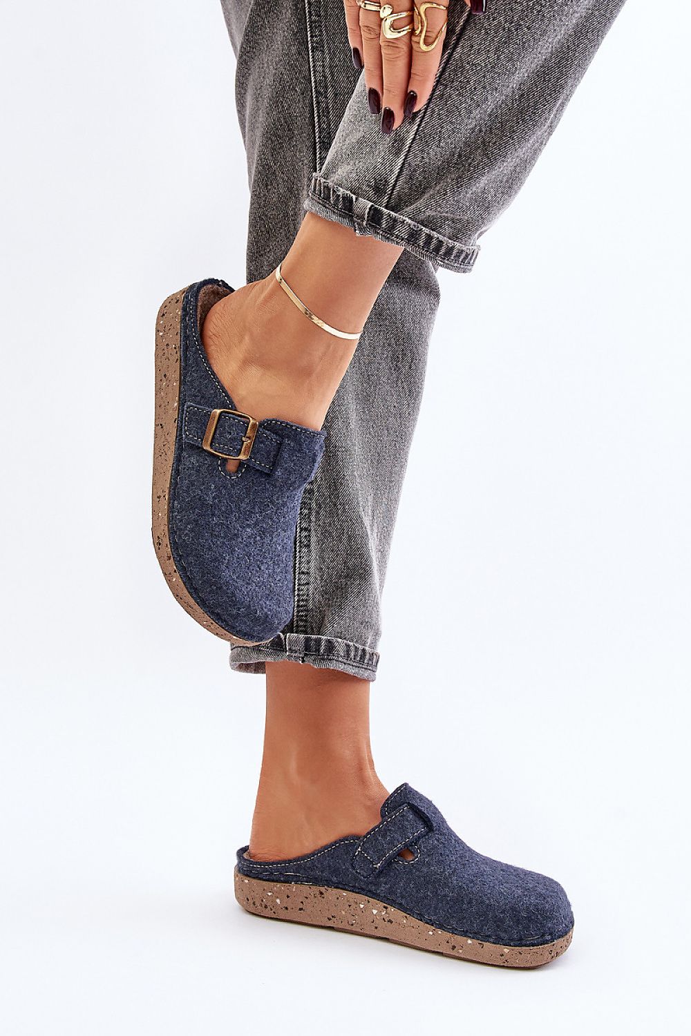  Slippers model 202658 Step in style 