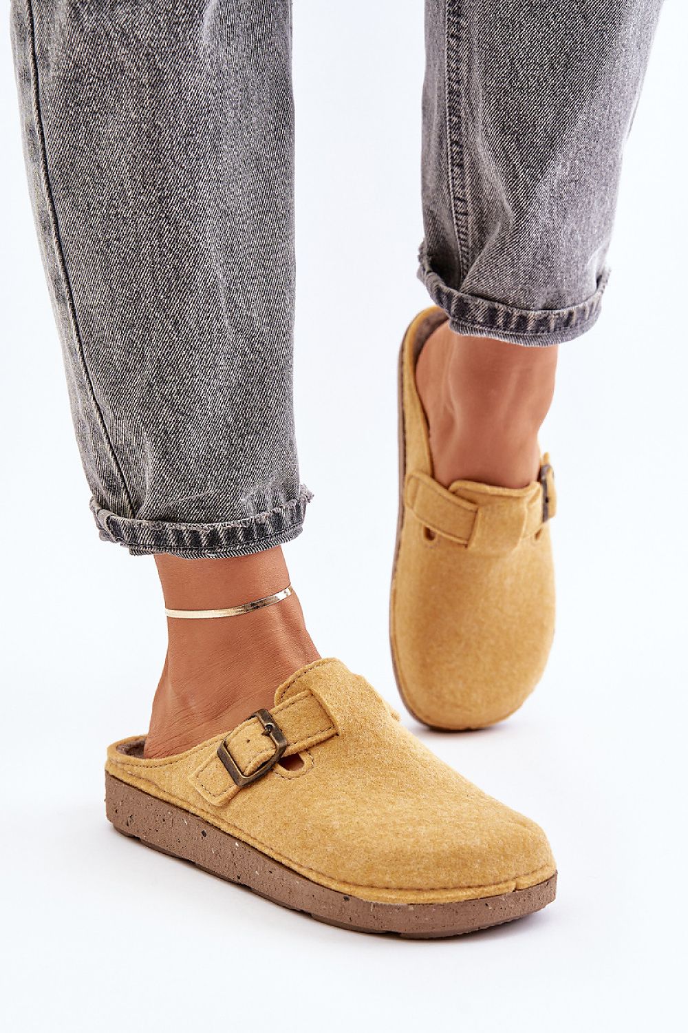  Slippers model 202659 Step in style 