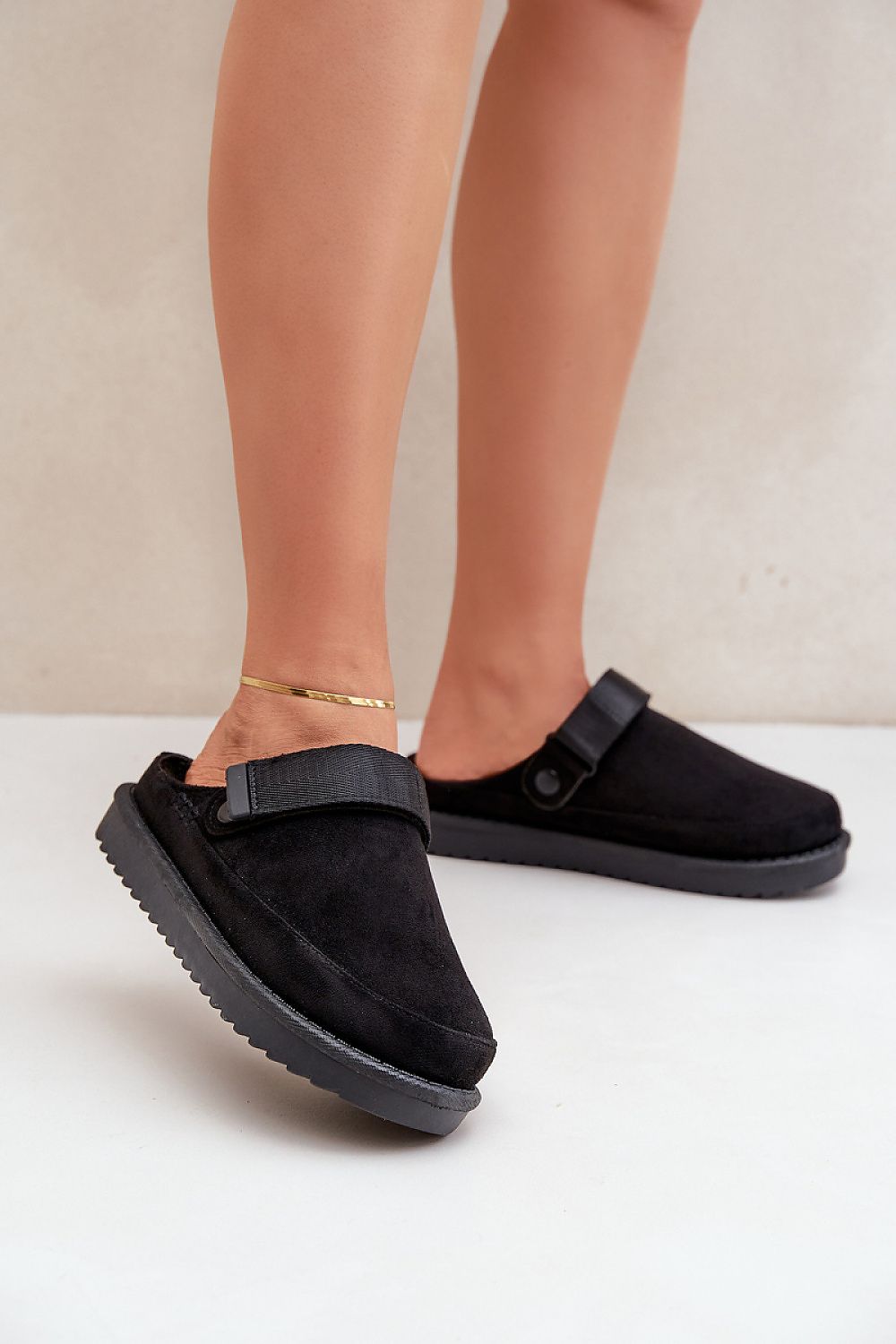  Slippers model 204652 Step in style 