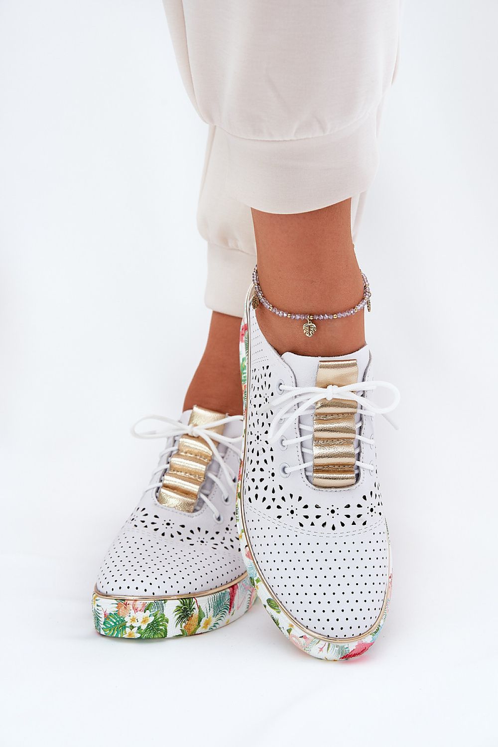  Low Shoes model 212563 Step in style 