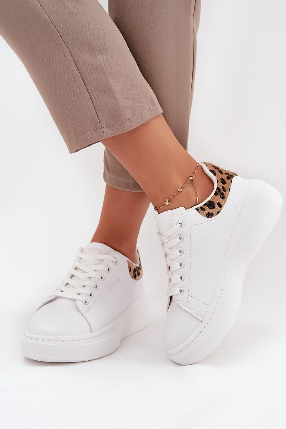  Sport Shoes model 216484 Step in style 
