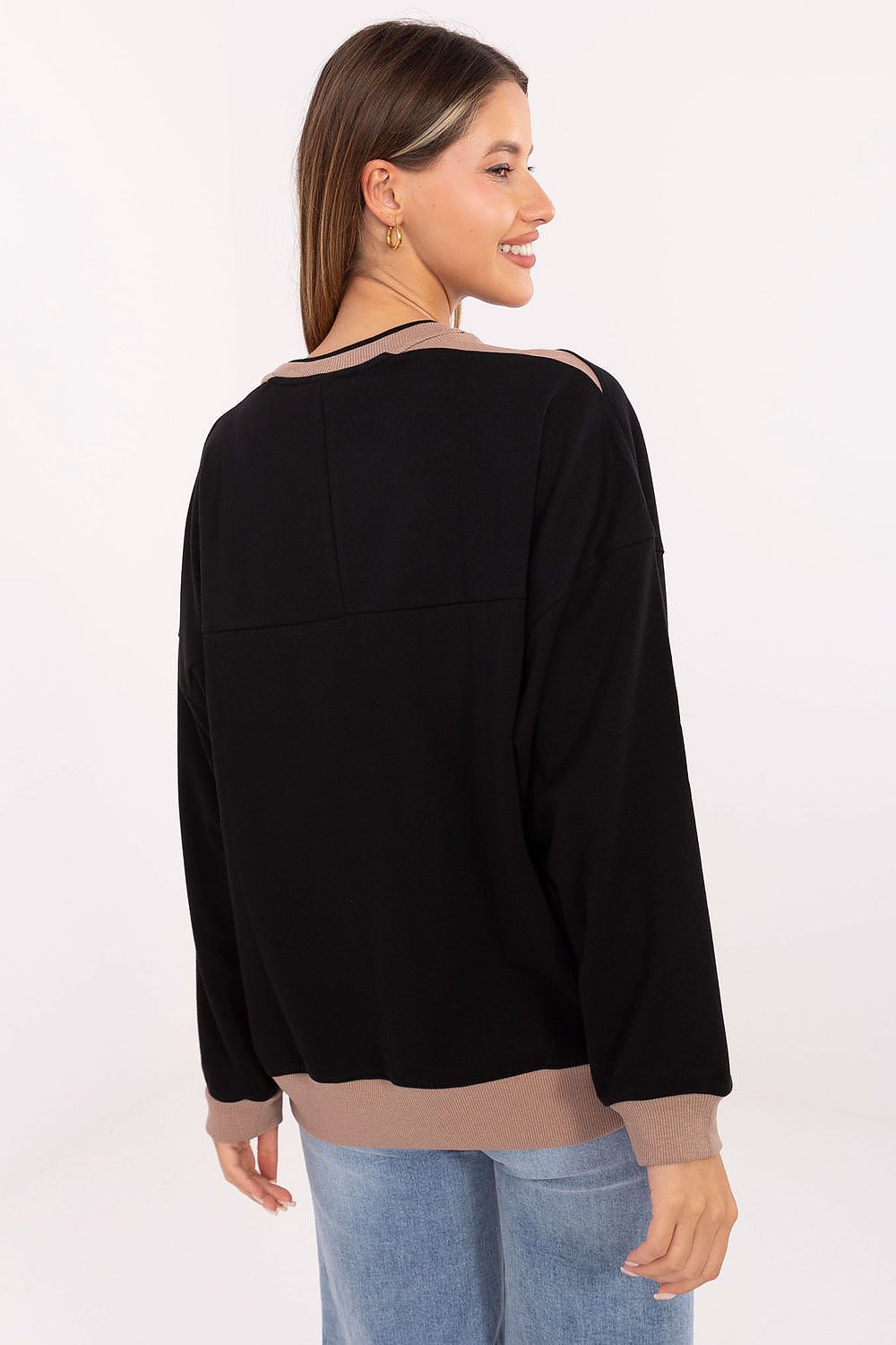  Sweatshirt model 218850 Relevance 