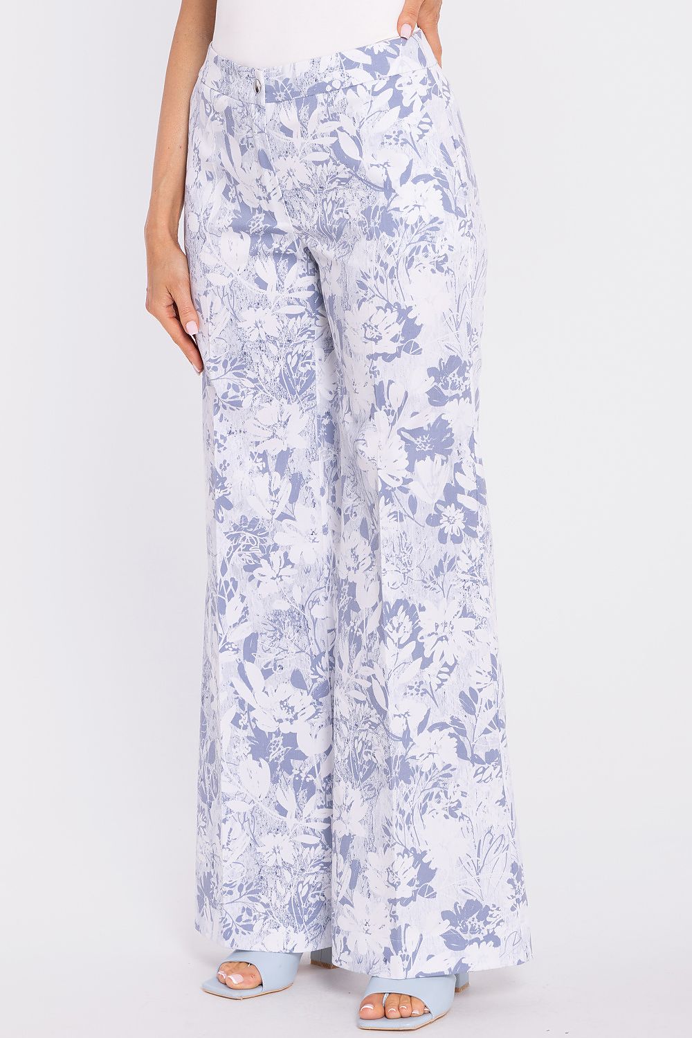  Women trousers model 225907 Moe 