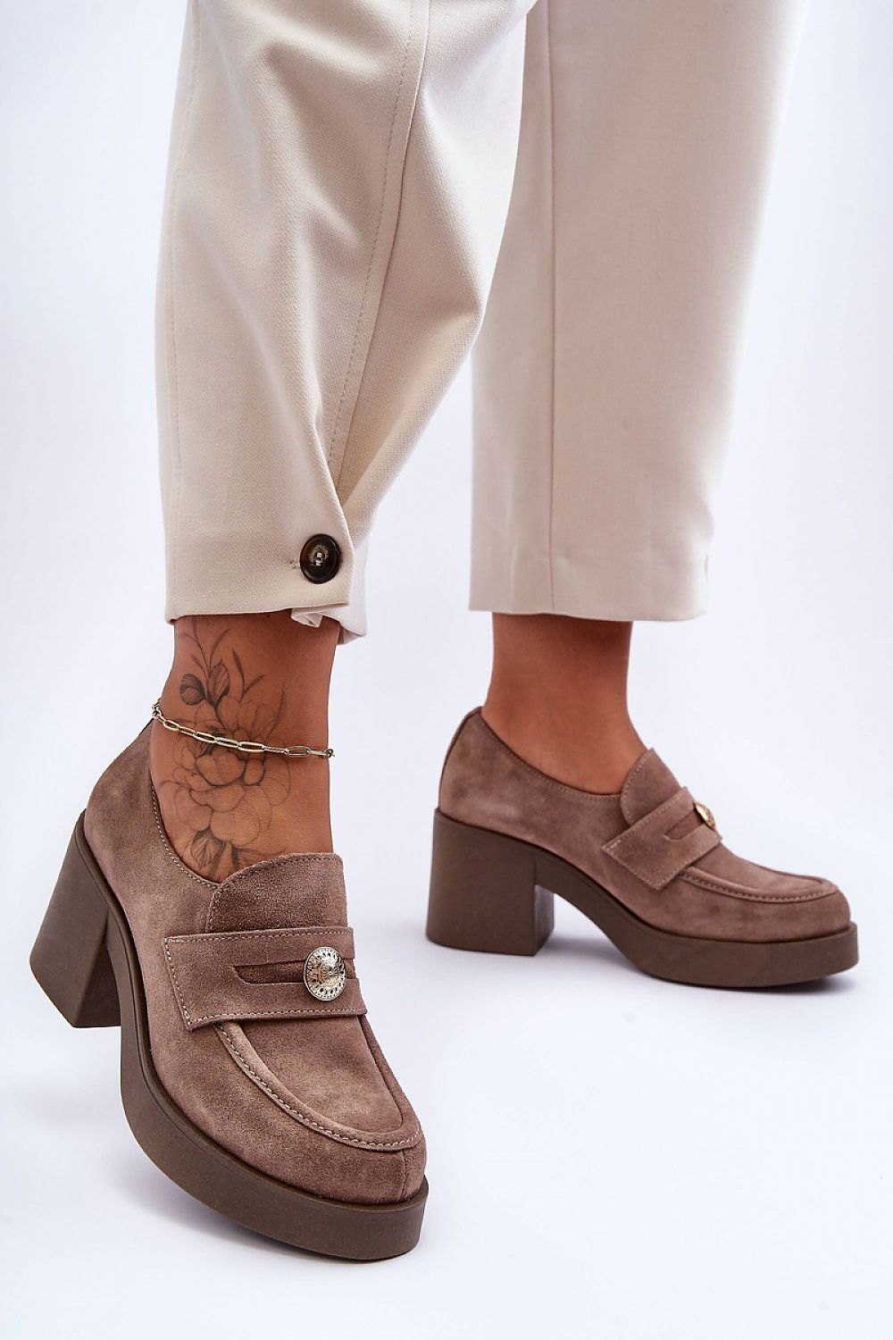 Heeled low shoes model 183950 Step in style