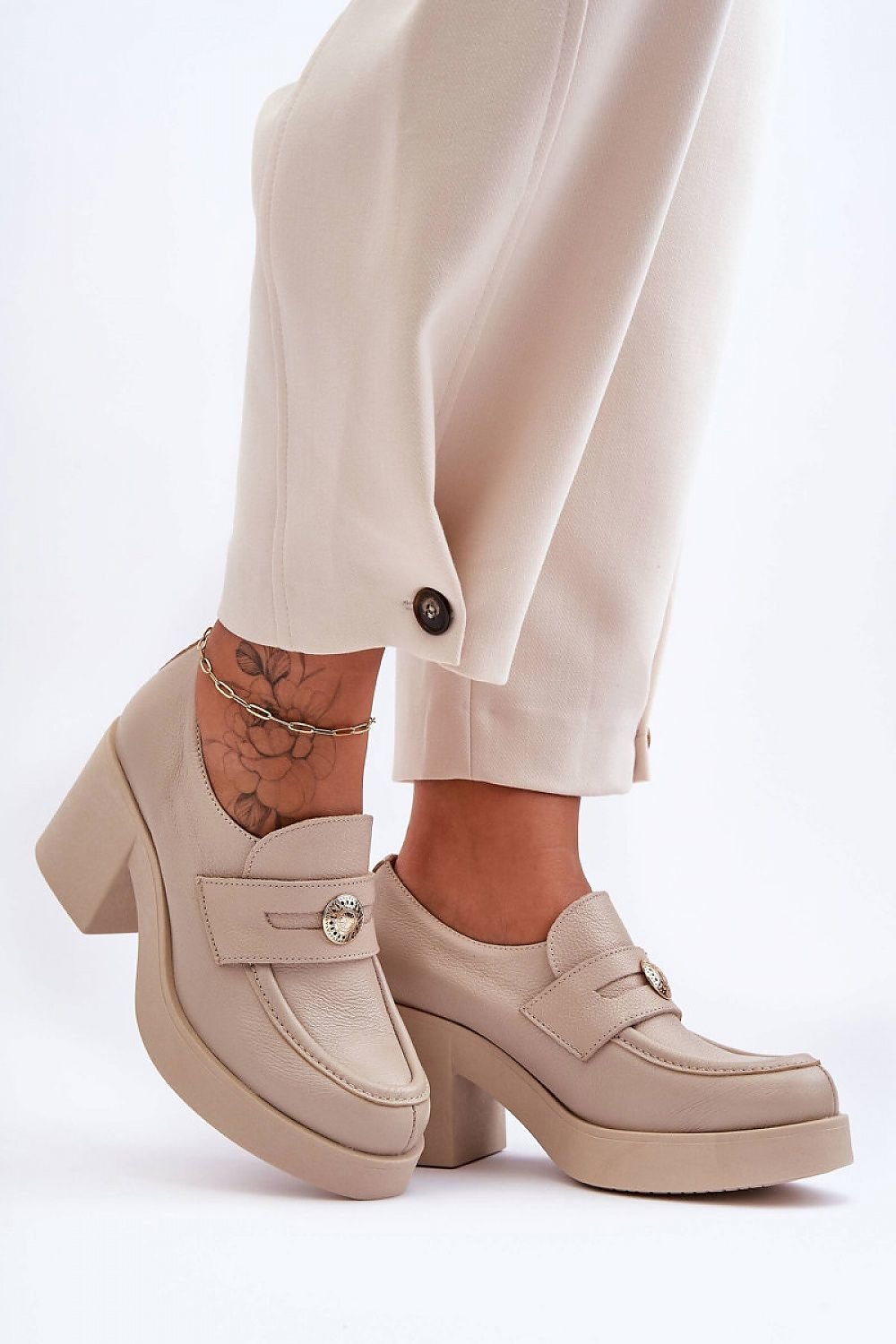 Heeled low shoes model 183950 Step in style