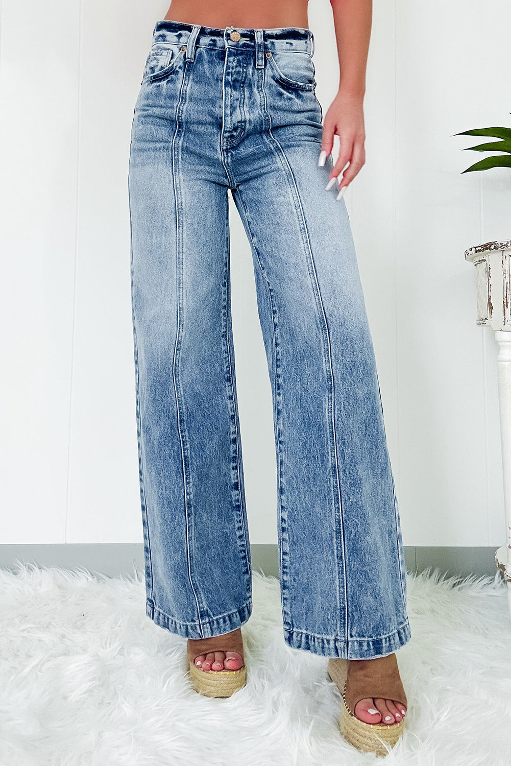 Jeans a vita alta con gamba larga e cucitura centrale blu scuro