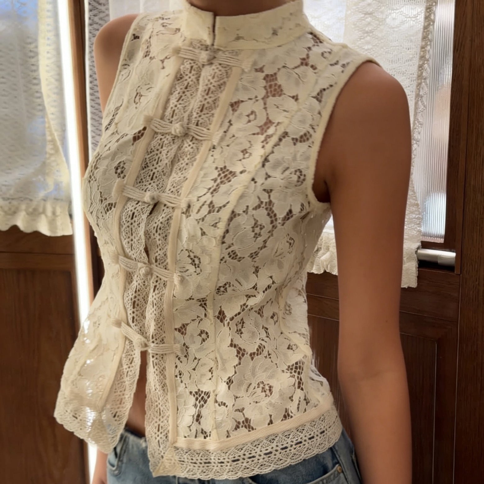 Fashionable Lace Crochet Stand Collar Slim-fit Sleeveless Shirt