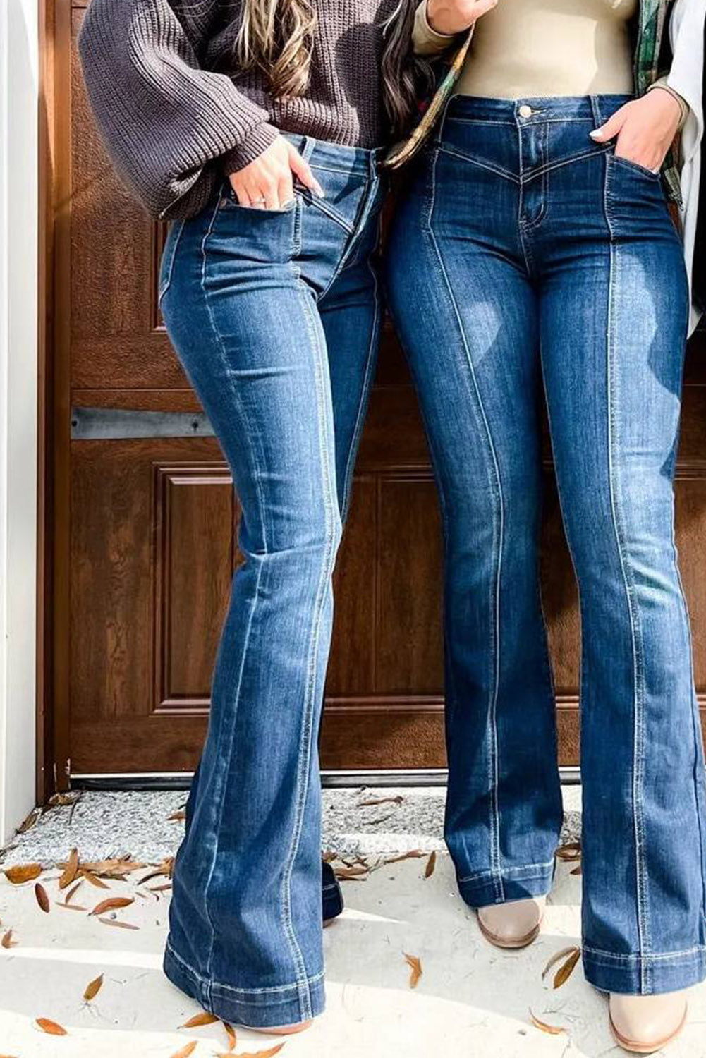 Jeans da donna con fondo a campana a vita alta lavaggio blu scuro